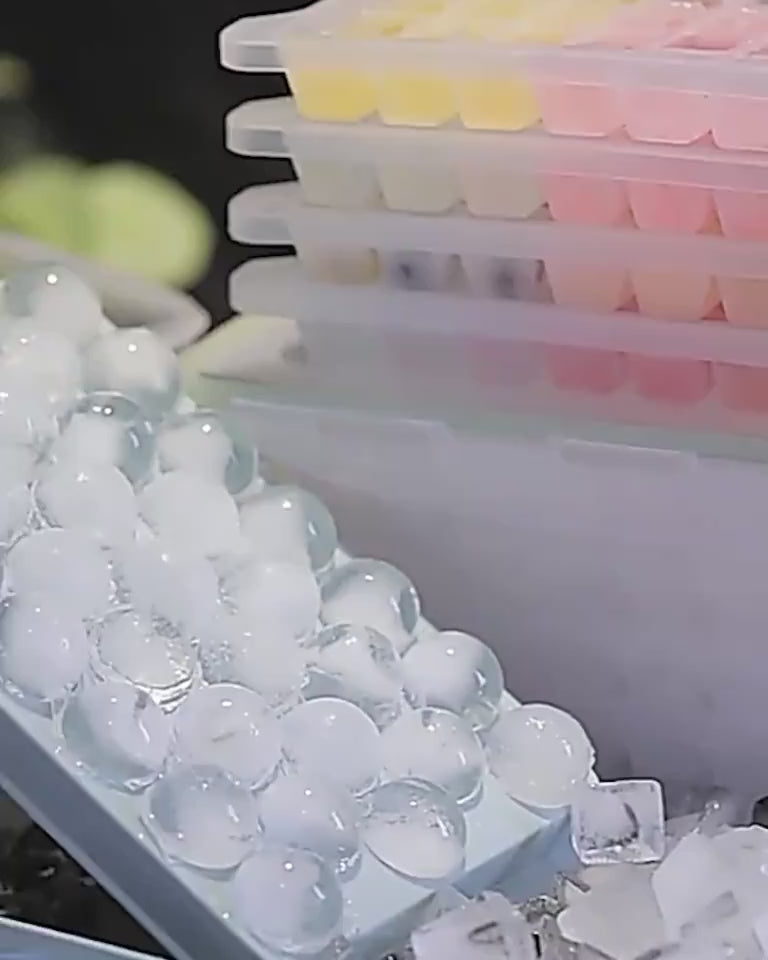 Molde para Hielo Redondo — Bandeja Esfera de Hielo 3D, 37 Cubos, Tapas Antiolores, Bar y Cocina